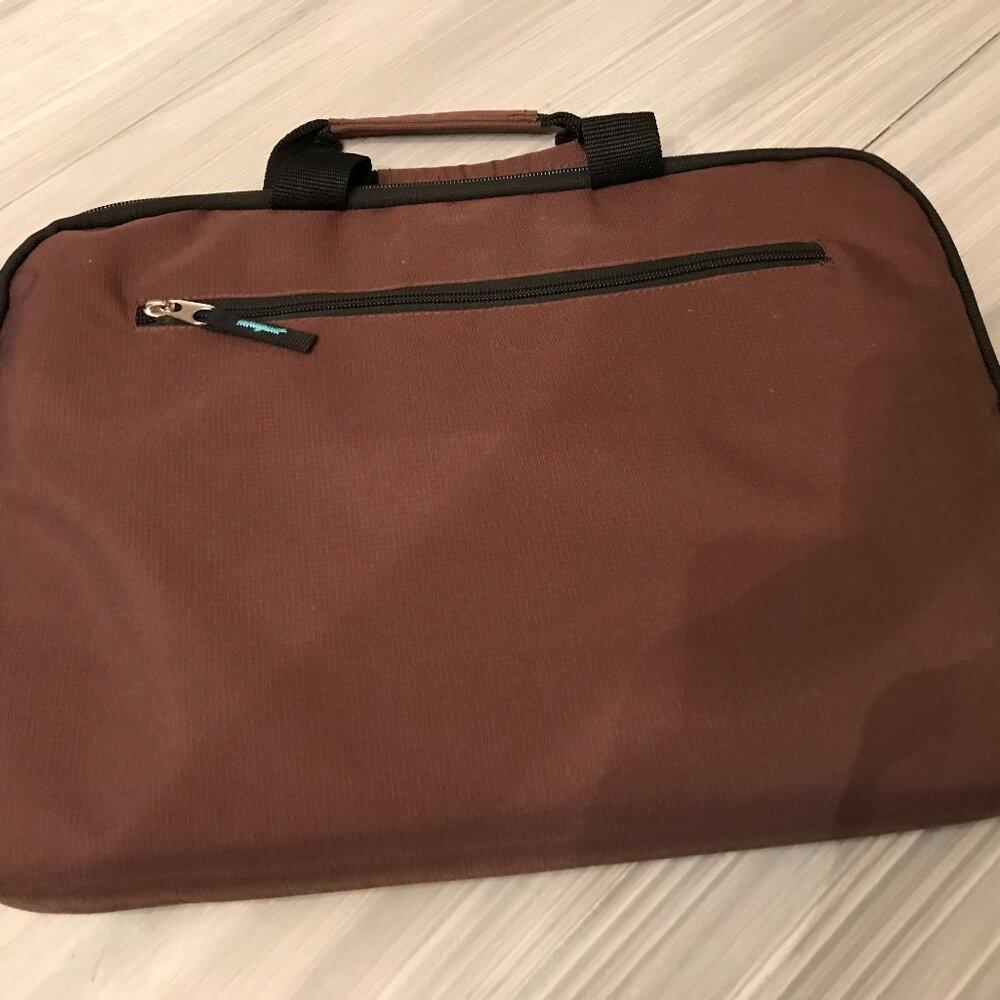 Tracker Laptop Computer Case - Picture 2 of 3